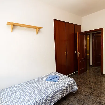 מלון Clavel - Four Bedroom 3*